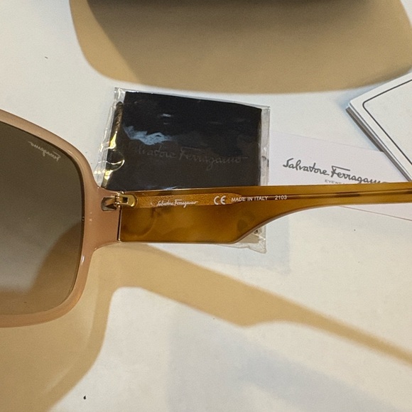 Salvatore Ferragamo Pink Sunglasses - Picture 4 of 7